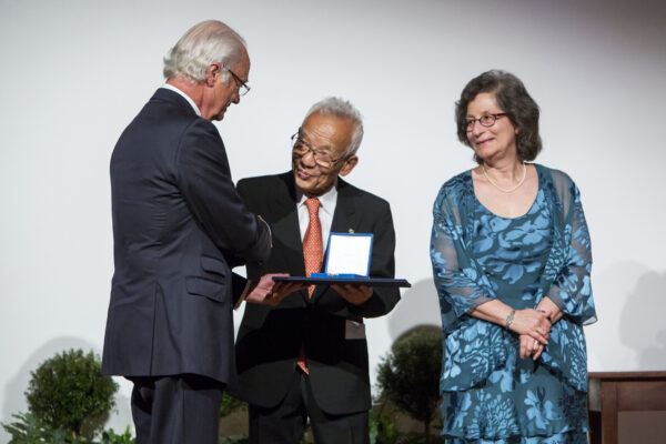 Syukuro Manabe receives the Crafoord Prize in Geosciences 2018 from the hands of H.M. King Carl XVI Gustaf of Sweden, at the Prize Award Ceremony 24 May. Photo: Markus Marcetic, the Royal Swedish Academy of Sciences.