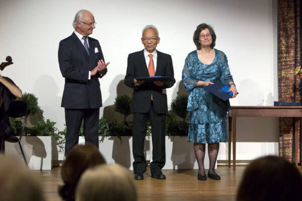 Syukuro Manabe and Susan Solomon receives the Crafoord Prize in Geosciences 2018 from the hands of H.M. King Carl XVI Gustaf of Sweden, at the Prize Award Ceremony 24 May. Photo: Markus Marcetic, the Royal Swedish Academy of Sciences.