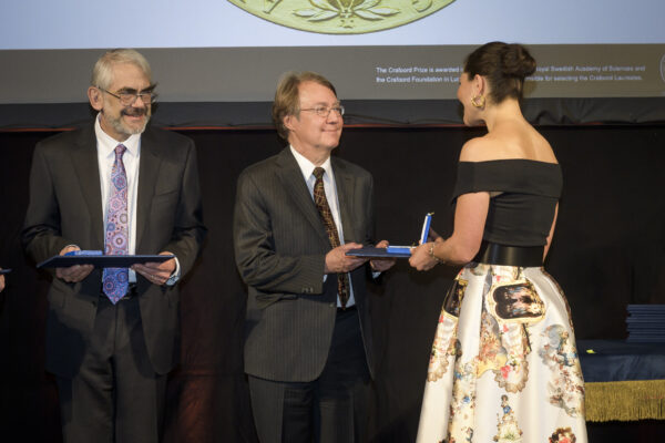 Andrew Knoll receives the Crafoord Prize from the hands of H.R.H Crown Princess Victoria of Sweden. Photo: Kennet Ruona.