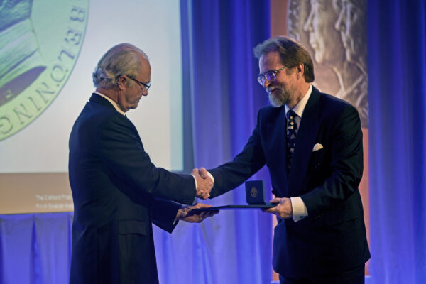 Ilkka Hanski receives the Crafoord Prize from the hands of His Majesty the King of Sweden. Photo: Markus Marcetic, the Royal Swedish Academy of Sciences.