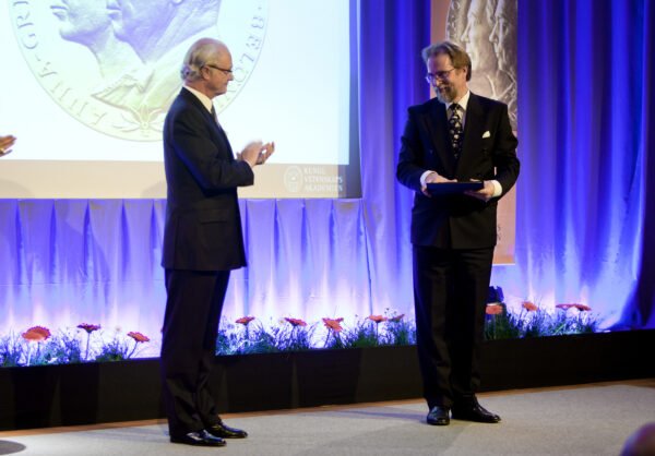 Ilkka Hanski receives the Crafoord Prize from the hands of His Majesty the King of Sweden. Photo: Markus Marcetic, the Royal Swedish Academy of Sciences.