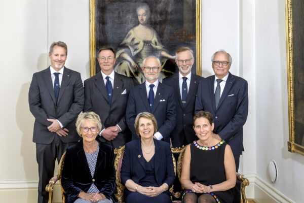 Back row from the left: Martin Jakobsson, Ove Eriksson, Dan Larhammar, Göran K. Hansson and Lennart Nilsson. Front row from the left: Margareta Nilsson, Sallie Chisholm and Ebba Fischer. Photo: Kennet Ruona.