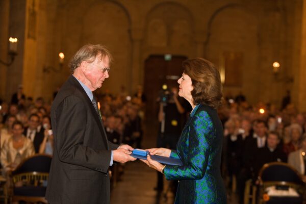 H.M. Queen Silvia presents the Crafoord Prize in Geosciences for 2006 to Wallace S. Broecker. Photo: Torbjörn Andersson