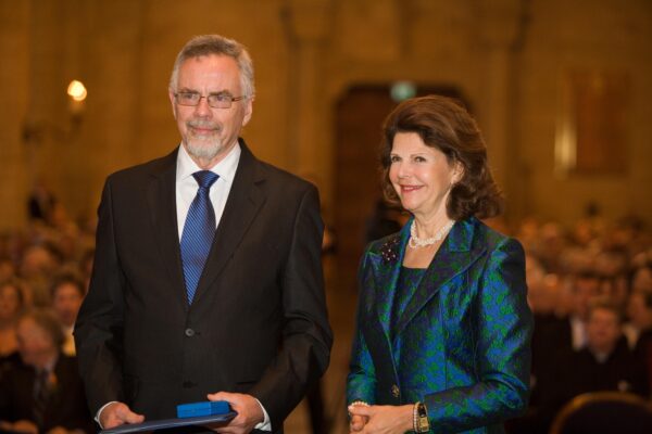 H.M. Queen Silvia presents the Crafoord Prize in Biosciences for 2007 to Robert L. Trivers. Photo: Torbjörn Andersson