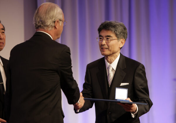 Toshio Hirano receives the Crafoord Prize from the hands of H.M. King Carl XVI Gustaf of Sweden, at the Prize Award Ceremony 11 May. Photo: Markus Marcetic, the Royal Swedish Academy of Sciences.