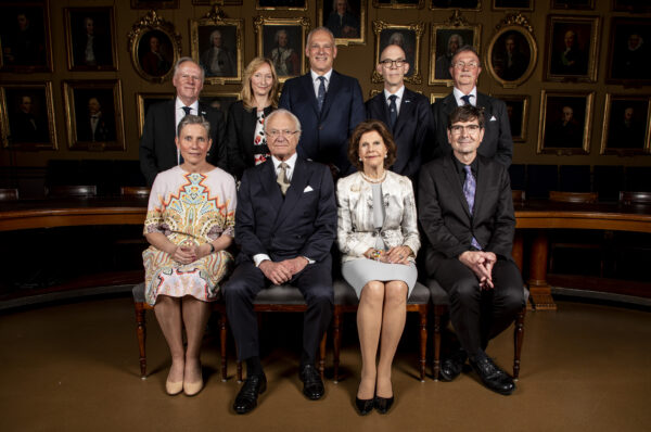Back row from the left: Lars Bergström, Birgitta Henriques Normark, Leif Andersson, Hans Ellegren and Ove Eriksson. Front row from the left: Ebba Fischer, HM The King of Sweden, HM The Queen of Sweden and Dolph Schluter.